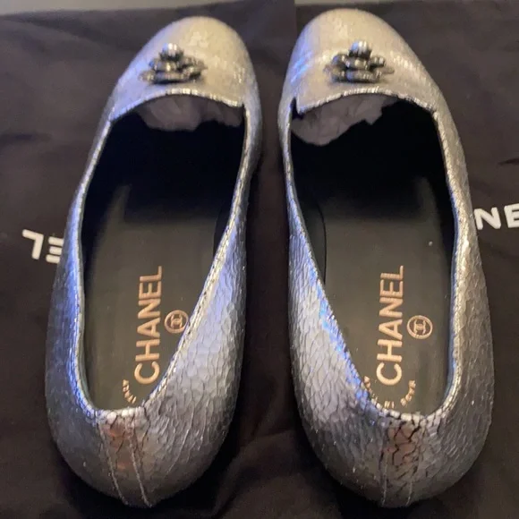 Chanel Leather Loafers Silver NWT size 39.5 made in Italy. - Picture 3 of 9